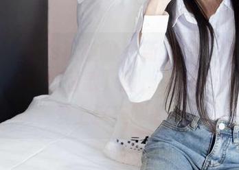 BoBoSocks袜啵啵 – 新上传:糯米的薄白丝(脚尖加固款)图,更新一下,你会爱上这美腿的!