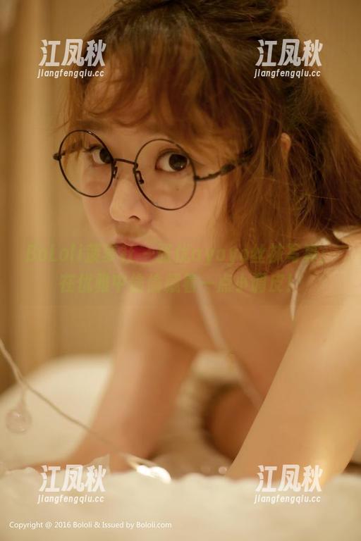 BoLoli菠萝社 - 张优ayoyo丝袜写真：在优雅中偷偷藏着一点小调皮！