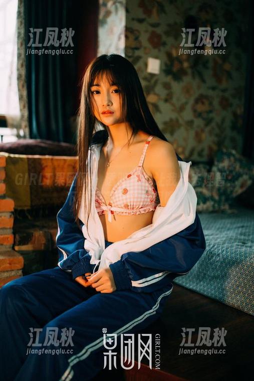 GIRLT果团网 - 透明得快让我失去理智：下载王语纯的原图吧！