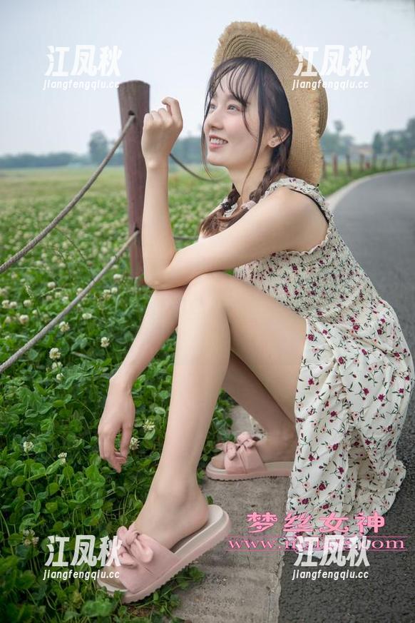 MSLASS梦丝女神-酥酥 MSLASS梦丝女神 - 酥酥带你探秘!这些高清的小白鞋和丝袜简直美到让我忍不住想模仿!