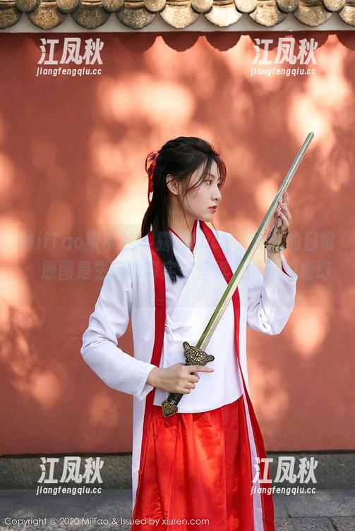 MiiTao蜜桃社 - 露西Lucy，女王的日常：原图是生活的真实，壁纸是梦想的虚幻。