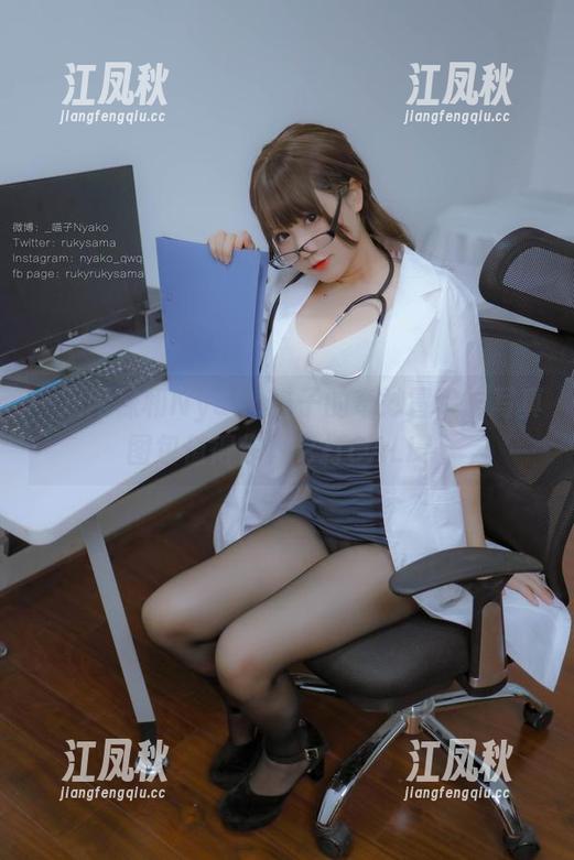 一双网袜和Nyako喵子的奇妙冒险，写真图包值得你为它打CALL！