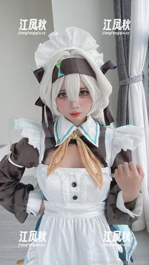 最新图库分享：PoppaChan的女仆眼神杀，碧蓝航线也自愧不如？