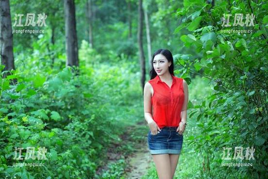 TuiGirl推女郎 - 最新图包！李七喜的“纯白”简直像是一剂镇静剂，心里有点小期待。