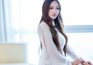 TuiGirl推女郎 – 赵惟依的户外图包：这是草地的诱惑吗？
