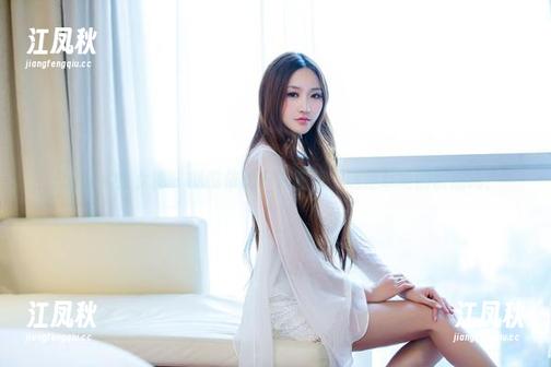 TuiGirl推女郎 - 赵惟依的户外图包：这是草地的诱惑吗？