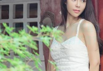 UGirls尤果网 – 张馨彤的裤里丝在线高清大放送,准备好接招了没?