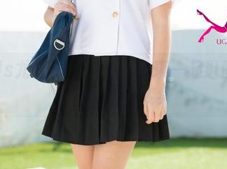 UGirls尤果网 – 跟着黛蓓琪一起逛图库:制服的神奇变身