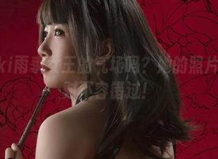 想看Uki雨季女王的气场吗?她的照片原图绝对不容错过!