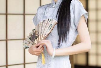 Xiuren秀人网 – 林文文旅拍写真，心情好到飞起，简直能把云彩打穿！