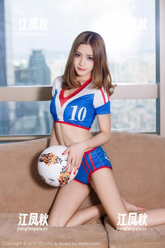 YouWu尤物馆 - 孟狐狸FoxYini的皮衣分享，让我们一探究竟：时尚与态度的碰撞！