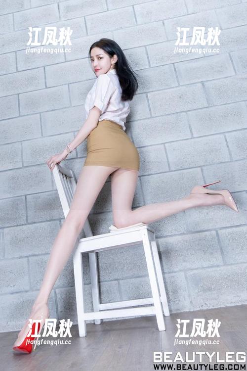 beautyleg-Dora beautyleg - 在Dora的睡衣里,全套尽收眼底,原图里的小心思!