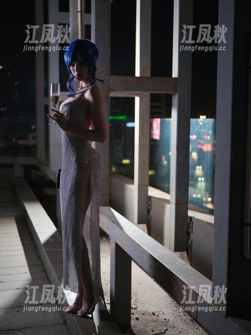 一米八的大梨子 吉他姐姐乘坐一米八的大梨子快车,带你免费游览写真世界!