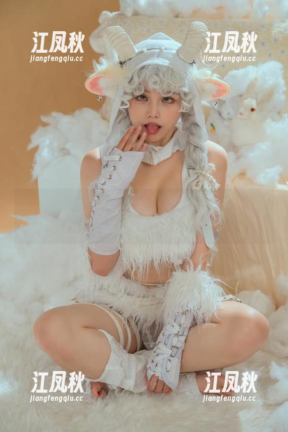 七月喵子 七月喵子的超长腿:分享一堆图片,腿比我的人生目标还要高!