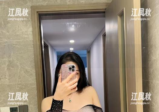 微密圈 - 不看会后悔！不爱笑的赛琳的钻石黑网福利图包等你来领