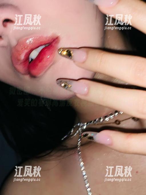 微密圈 - 不怕被模仿，就怕没人下载！不爱笑的赛琳高清皮衣视频等你来拿！