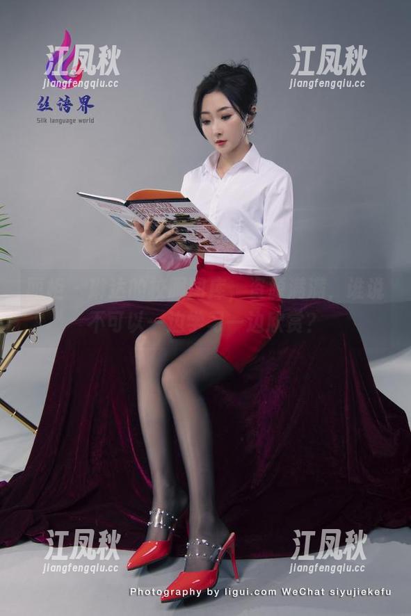丽柜 - 琳达的校服图库，资源满满，谁说不可以一边学习一边欣赏？
