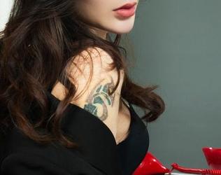 丽柜 – 甜甜和她那件婚纱:原图让人多想,分享一下我的脑洞时刻