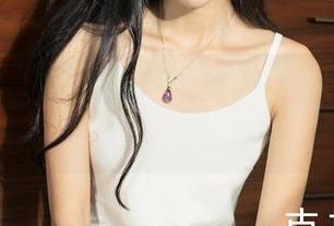 克拉女神 – 又发现佳莹的肉丝无敌壁纸，原图里有种不明的吸引力！