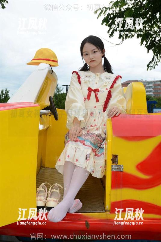 初夏女神-双双 初夏女神 - 奶牛写真里的双双,福利互动带你飞!