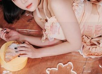 连衣裙的魅力：姜仁卿(강인경)与原图的碰撞