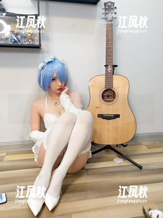 伊俐亚猫娘cos-更新了！小女巫露娜是不是得了cos界的金牌？
