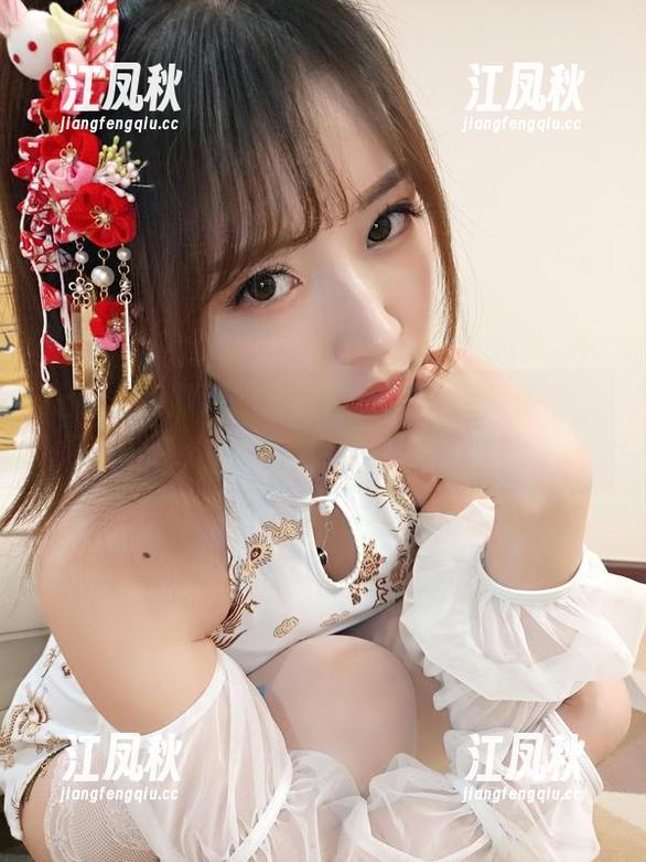 小女巫露娜 让小女巫露娜的秋秋在你的图库里跳动,分享这种不言而喻的魅力吧!