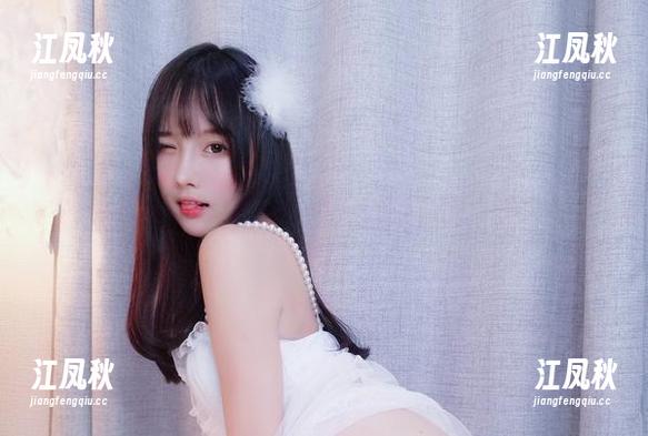 天使小小奶瓶儿的原图，照片里轻轻荡漾着一丝神秘