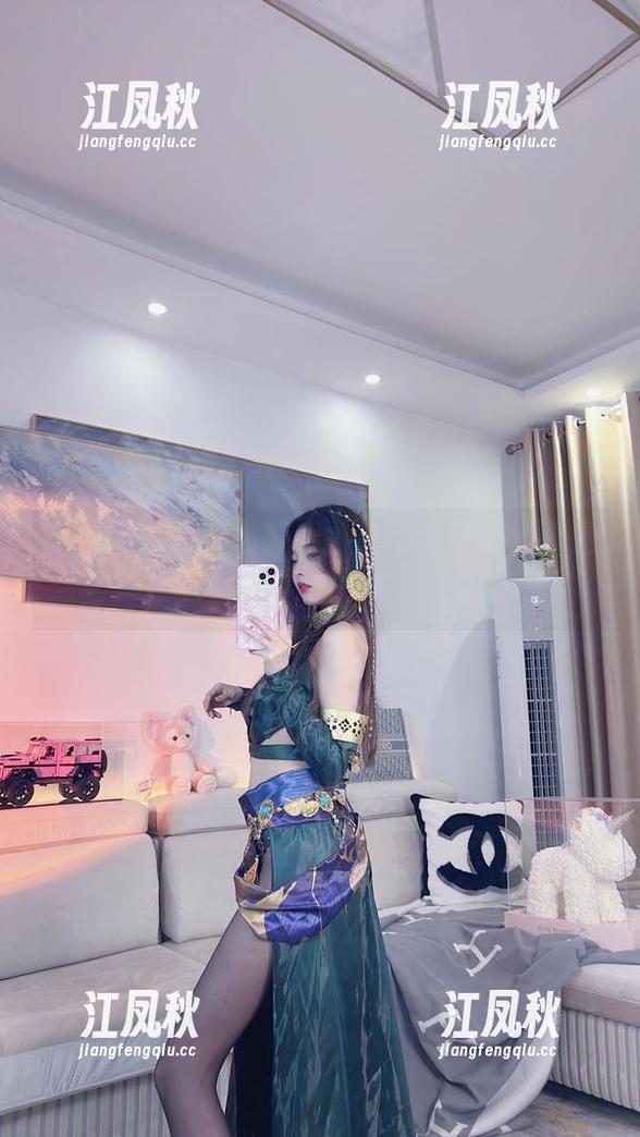 小小奶瓶儿泳衣最新图集：这身材，真是看得我咋舌