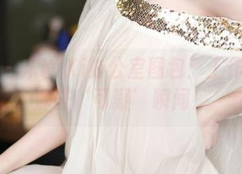 尤蜜荟 – 宋KiKi办公室图包:工作间隙的那些‘可疑’瞬间!