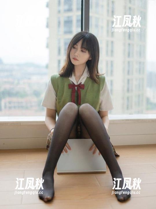 念雪ww的黑色写真，掩饰不住那份撩人的气息