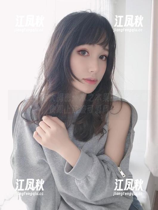 木之本果 黑猫系女友大揭密:木之本果的写真全集,快跟上这波可爱风!
