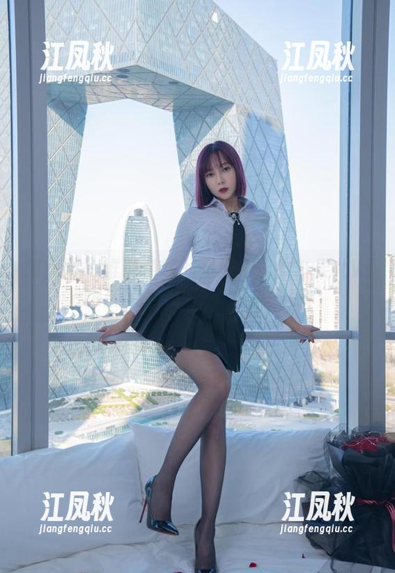 微密圈 - 谁说免费的图册不能撩？果儿Victoria的裤里丝等你来翻牌！