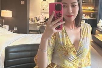 微密圈 – 原图中的果儿Victoria,白丝套装里透出的好像不只是衣服。