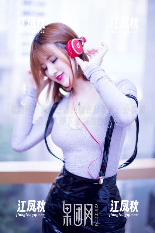 果团网 - 揭秘王语纯的长腿写真：分享那些让人停下来深思的腿！