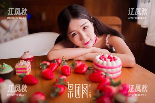 果团网 - 陈雅漫今年最火的灰丝，原图超高画质，完全免费！可别错过！