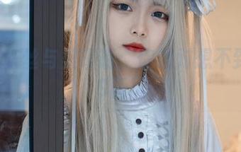 深夜的灰丝与梨瑾瑾:你绝对想不到的COS画风