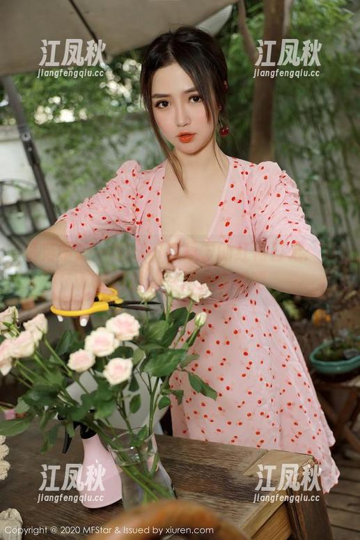 模范学院-SiByl李思宁 模范学院 - SiByl李思宁的红裙日记:私拍原图,一起来看看吧