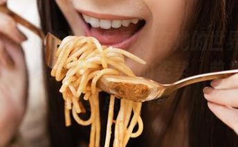 精选泥泥汝的瑜伽写真,在她的世界里,我们都能找到释放压力的姿势,前提是需要多点勇气!