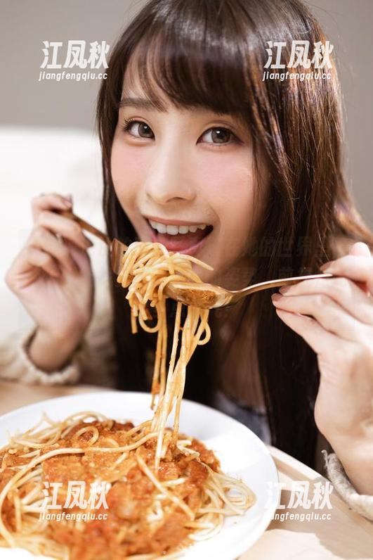 泥泥汝 精选泥泥汝的瑜伽写真,在她的世界里,我们都能找到释放压力的姿势,前提是需要多点勇气!