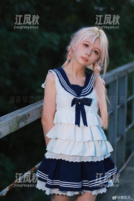 清青琴玖情书：美图和壁纸里的青春狂想
