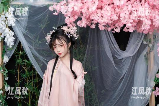 爆机少女喵小吉 最新美图上线!爆机少女喵小吉带你一起沉醉在碧蓝档案-妃咲的魅力中!
