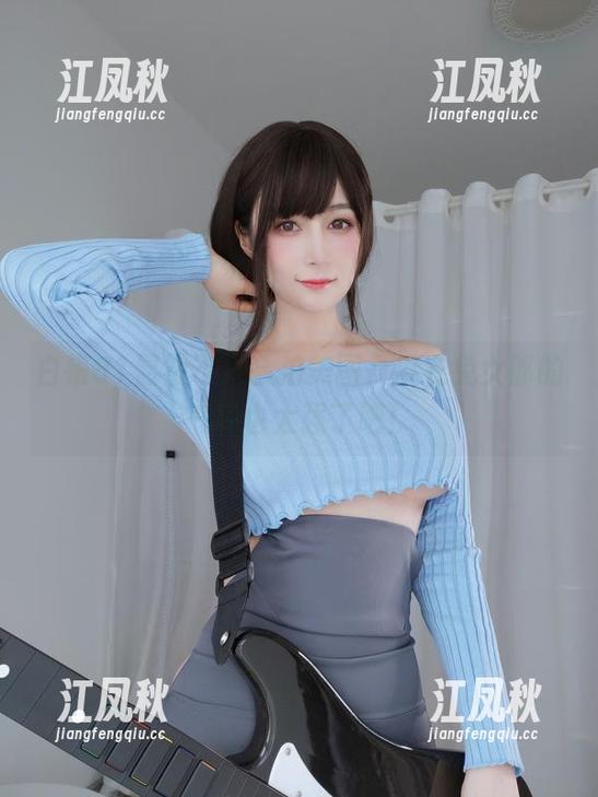 白银81显然不只会拍美图，皮衣兔女郎的气场也太强了吧！