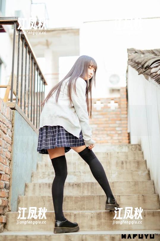 神乐坂真冬小小女仆，最新照片传递的温暖与调皮
