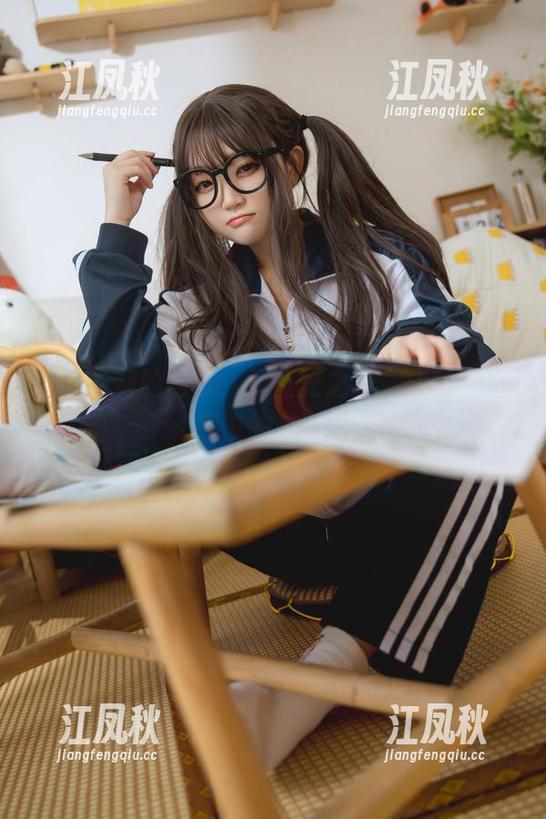 神沢永莉的网袜：无圣光之下，成就不可思议的美图！
