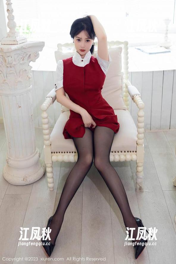 秀人网 - 柚柚小奶瓶校服作品集：每一张都像是在讲述一个温柔的故事。