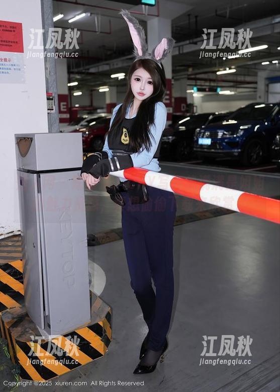 秀人网-陈雅漫VICKY 秀人网 - 陈雅漫VICKY写真集满满是姐姐的魅力资源,真想偷偷下载来欣赏。