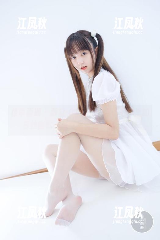 稚乖画册 - 新堂-0118d：团子写真里的白丝幽默，感觉灵魂都被勾走了！