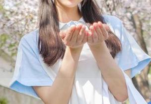 图包分享小站：稚乖画册的美少女们，清纯和风骚竟能如此无缝切换！