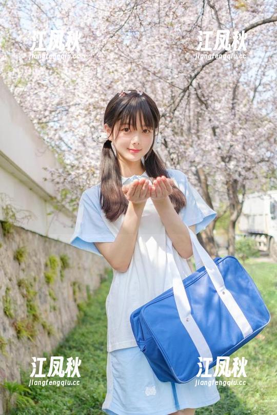 稚乖画册 图包分享小站:稚乖画册的美少女们,清纯和风骚竟能如此无缝切换!